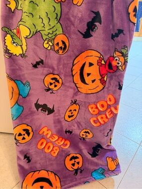 Sesame Street Purple Halloween Blanket Boo Crew Big Bird Elmo Cookie Monster NWT
